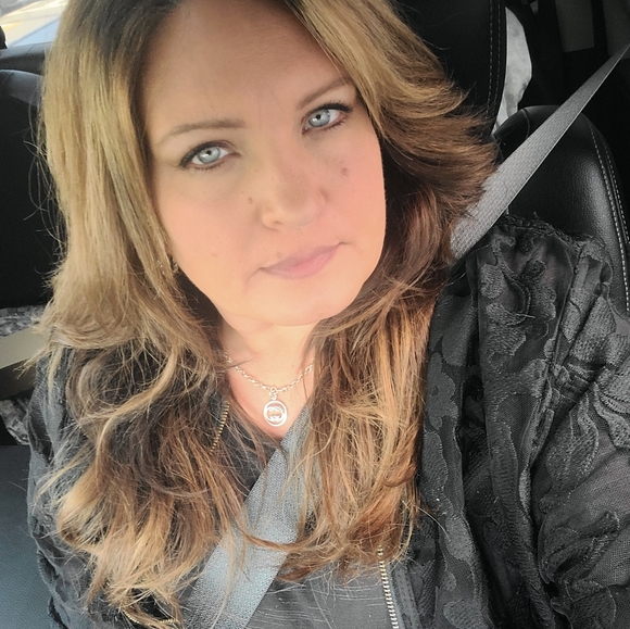 Meet your Posher, Michelle - Picture 2 of 5